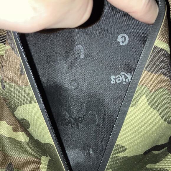 Bag New Nwt Cookies Camo Stasher Stash Smell Proof Adjustable Mmj 420 Backpack - Picture 2 of 7